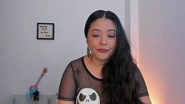 LauraToro  online show from February 24, 2026, 1:09 pm