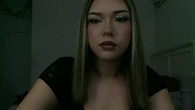 juicyxi online show from June 11, 2026, 5:33 pm