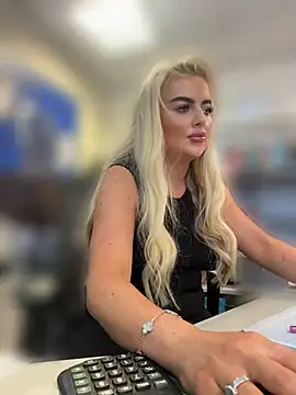 BarbieLeahX online show from June 10, 2026, 2:27 pm