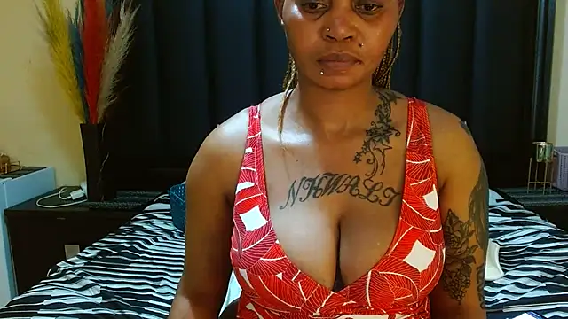 Snapshot of NaughtyLuux12 chatting on July 26, 2026, 8:38 pm NaughtyLuux12 online show from July 26, 2026, 8:38 pm