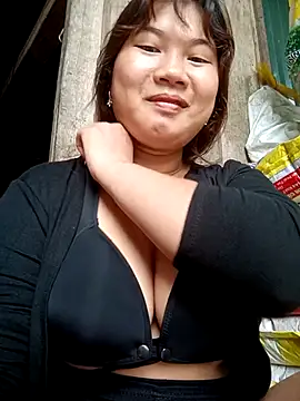 Emelyzz online show from June 10, 2026, 8:24 am