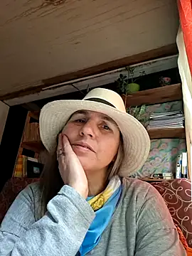 Snapshot of Almaradiante chatting on July 15, 2026, 6:02 pm Almaradiante online show from July 15, 2026, 6:02 pm