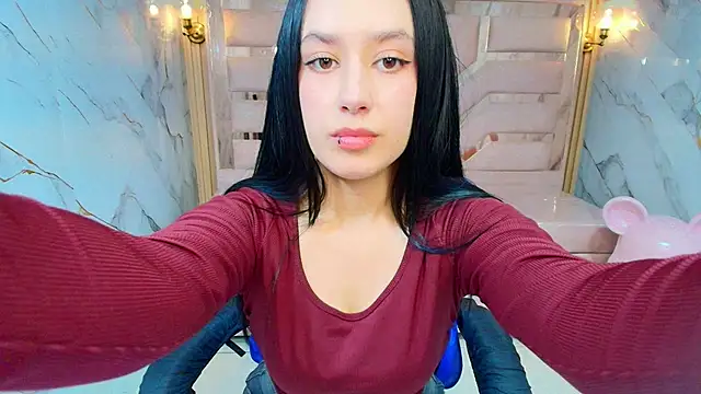 Snapshot of Aleja_r_ chatting on July 2, 2026, 7:42 pm Aleja r online show from July 2, 2026, 7:42 pm