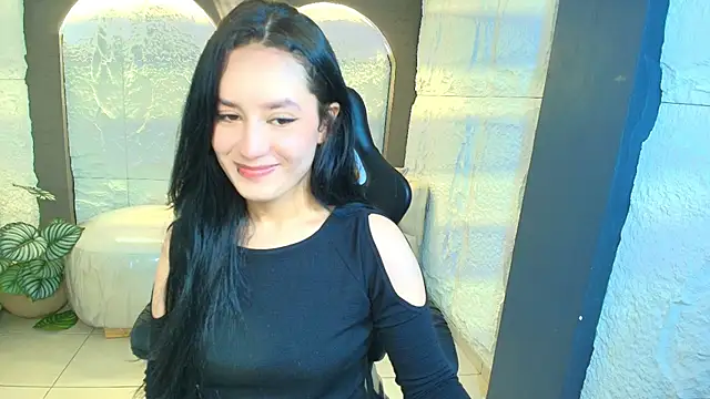 Snapshot of Aleja_r_ chatting on July 28, 2026, 7:50 pm Aleja r online show from July 28, 2026, 7:50 pm