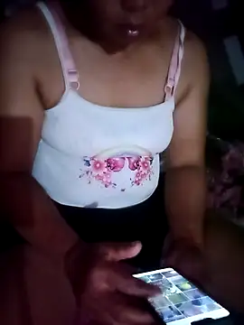 Snapshot of Chin-ni chatting on July 8, 2026, 8:57 pm Chin-ni online show from July 8, 2026, 8:57 pm