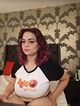 Snapshot of Aurora_Luxx chatting on July 28, 2026, 7:39 pm Aurora Luxx online show from July 28, 2026, 7:39 pm