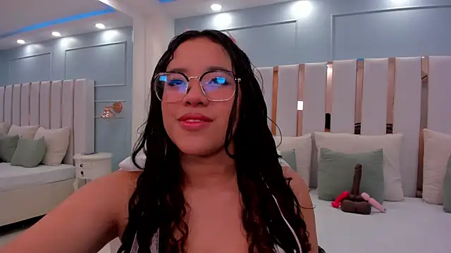 Snapshot of shayra_alina chatting on August 8, 2026, 10:56 pm shayra alina online show from August 8, 2026, 10:56 pm