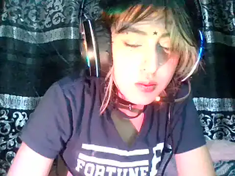 kittenpasive30 online show from June 17, 2026, 4:41 pm