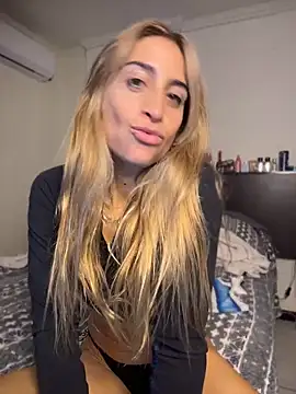 Snapshot of NicoleWilder chatting on July 1, 2026, 3:01 pm NicoleWilder online show from July 1, 2026, 3:01 pm