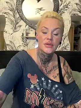 Snapshot of InkedMissLaBaehm chatting on June 14, 2026, 8:44 pm InkedMissLaBaehm online show from June 14, 2026, 8:44 pm
