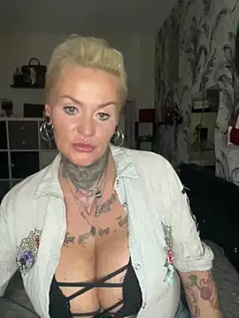Snapshot of InkedMissLaBaehm chatting on July 14, 2026, 10:04 pm InkedMissLaBaehm online show from July 14, 2026, 10:04 pm