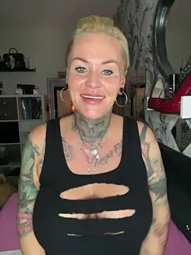 Snapshot of InkedMissLaBaehm chatting on August 1, 2026, 11:14 pm InkedMissLaBaehm online show from August 1, 2026, 11:14 pm