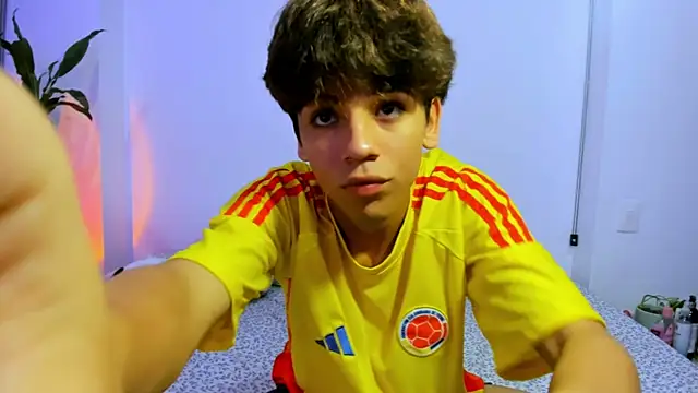 Samy Twink online show from June 24, 2026, 3:27 am