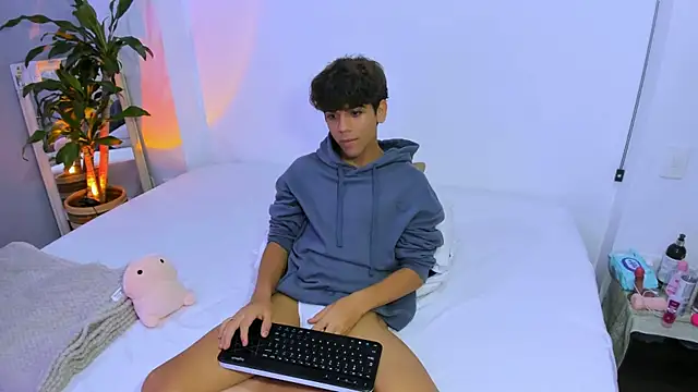 Samy Twink online show from June 25, 2026, 3:06 am