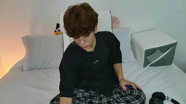 Samy Twink online show from July 15, 2026, 2:39 am