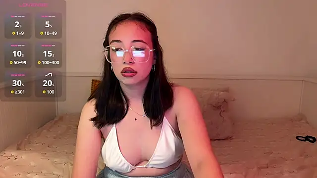 Snapshot of Hannari_ chatting on July 2, 2026, 4:46 pm Hannari online show from July 2, 2026, 4:46 pm
