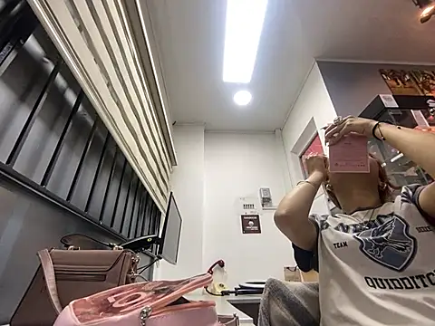 leah shainee online show from June 29, 2026, 2:18 am