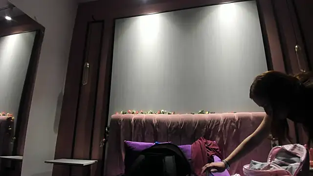 leah shainee online show from July 15, 2026, 3:01 am