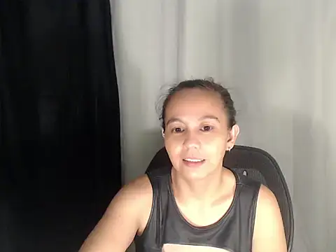 Snapshot of Ms_kendilux chatting on July 19, 2026, 4:11 pm Ms kendilux online show from July 19, 2026, 4:11 pm