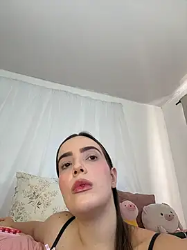 SophiaMiless online show from August 3, 2026, 4:22 pm