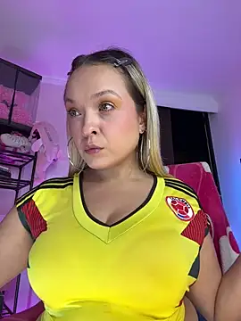 SaraAvila online show from June 18, 2026, 4:02 am