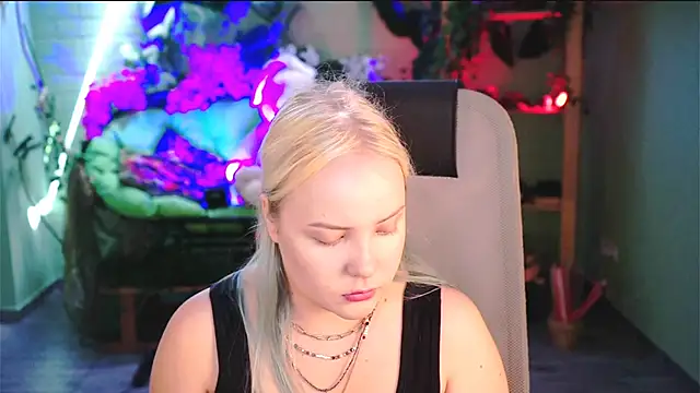 Snapshot of stellawatts chatting on June 21, 2026, 8:06 am stellawatts online show from June 21, 2026, 8:06 am