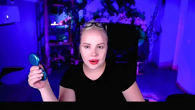 Snapshot of stellawatts chatting on July 8, 2026, 12:09 pm stellawatts online show from July 8, 2026, 12:09 pm
