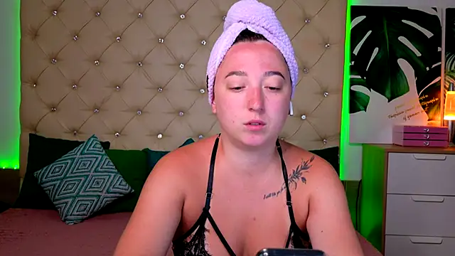 AVA MAXIMUS online show from July 1, 2026, 4:58 am