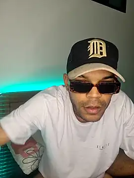 Snapshot of Dmitryholl27 chatting on July 27, 2026, 9:55 pm Dmitryholl27 online show from July 27, 2026, 9:55 pm