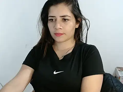 Luna zoe online show from June 25, 2026, 5:12 am