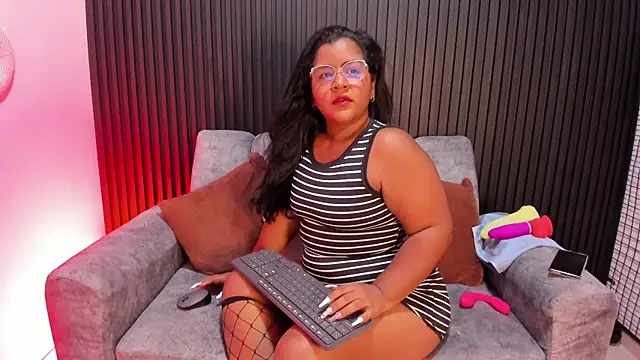 Snapshot of Mommy_Big_Ass chatting on June 16, 2026, 8:55 pm Mommy Big Ass online show from June 16, 2026, 8:55 pm