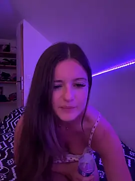 Snapshot of petiteambre chatting on June 15, 2026, 9:17 pm petiteambre online show from June 15, 2026, 9:17 pm