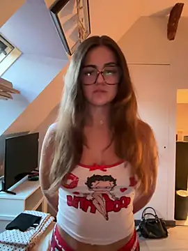 Snapshot of petiteambre chatting on July 23, 2026, 7:34 pm petiteambre online show from July 23, 2026, 7:34 pm