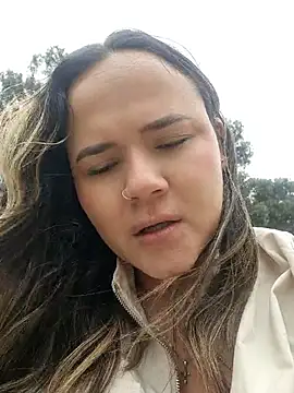 Snapshot of Mandy-moore28 chatting on July 4, 2026, 5:30 pm Mandy-moore28 online show from July 4, 2026, 5:30 pm