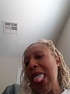 BlackPearlz69 online show from January 24, 2025, 8:22 pm