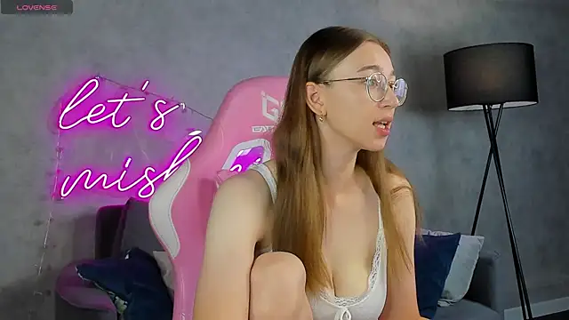 Snapshot of Lucy_Green chatting on July 3, 2026, 12:39 am Lucy Green online show from July 3, 2026, 12:39 am