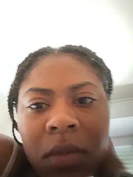 Snapshot of la_manzana chatting on June 17, 2026, 12:18 pm la manzana online show from June 17, 2026, 12:18 pm