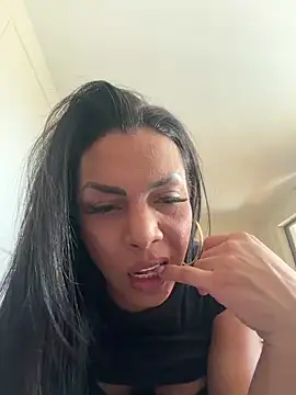 Snapshot of latinasexydoll chatting on June 17, 2026, 11:01 am latinasexydoll online show from June 17, 2026, 11:01 am