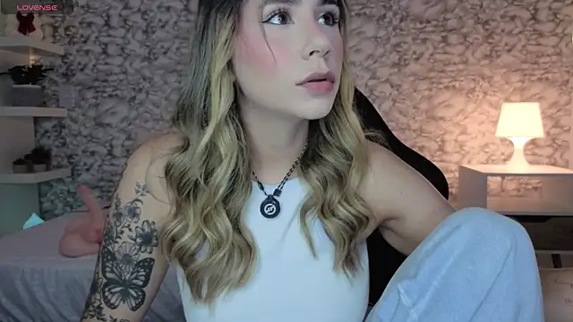 Snapshot of Isabella_Bliss chatting on July 27, 2026, 10:39 pm Isabella Bliss online show from July 27, 2026, 10:39 pm