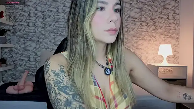 Snapshot of Isabella_Bliss chatting on August 2, 2026, 12:20 am Isabella Bliss online show from August 2, 2026, 12:20 am