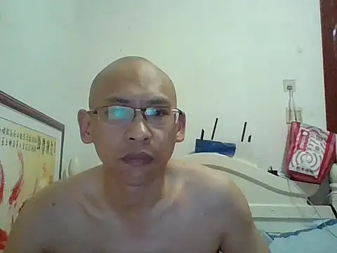 Snapshot of benly888 chatting on July 4, 2026, 10:43 am benly888 online show from July 4, 2026, 10:43 am