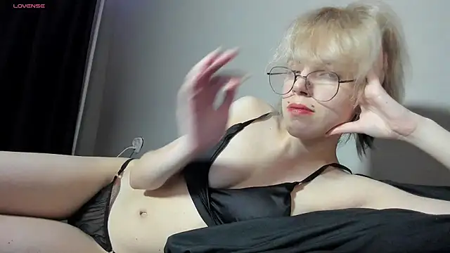 Snapshot of _Rene_Yolker_ chatting on July 5, 2026, 5:20 pm Rene Yolker online show from July 5, 2026, 5:20 pm
