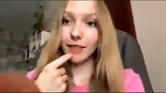 Snapshot of BivalentFalloff chatting on July 16, 2026, 7:25 am BivalentFalloff online show from July 16, 2026, 7:25 am