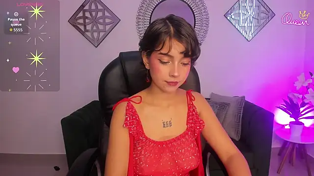 Honeyy Taylor online show from June 24, 2026, 12:48 pm
