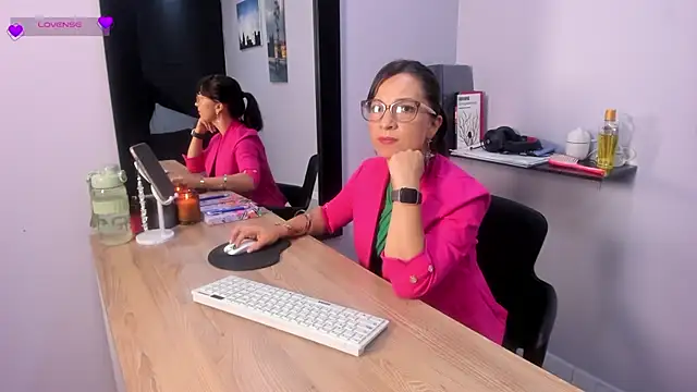 Snapshot of Greta_Borbon_ chatting on July 10, 2026, 11:24 am Greta Borbon online show from July 10, 2026, 11:24 am