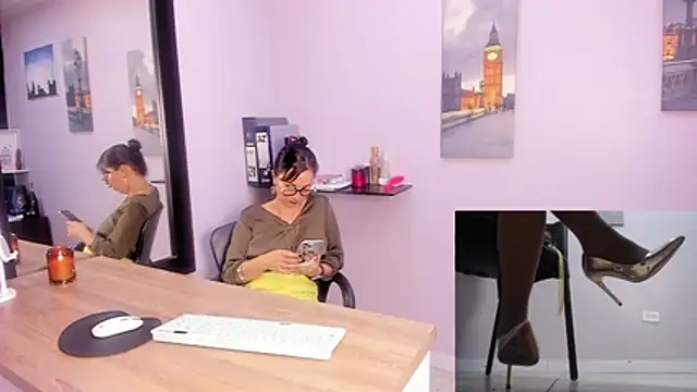 Snapshot of Greta_Borbon_ chatting on July 16, 2026, 12:00 pm Greta Borbon online show from July 16, 2026, 12:00 pm