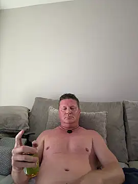 Snapshot of funandstuff chatting on June 19, 2026, 9:07 pm funandstuff online show from June 19, 2026, 9:07 pm