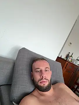 Snapshot of tittolone98 chatting on July 16, 2026, 12:33 pm tittolone98 online show from July 16, 2026, 12:33 pm