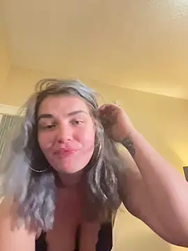 Snapshot of mzzfettyblu chatting on July 24, 2026, 10:35 am mzzfettyblu online show from July 24, 2026, 10:35 am
