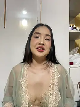 Snapshot of Lilyluta2000 chatting on June 25, 2026, 8:19 am Lilyluta2000 online show from June 25, 2026, 8:19 am